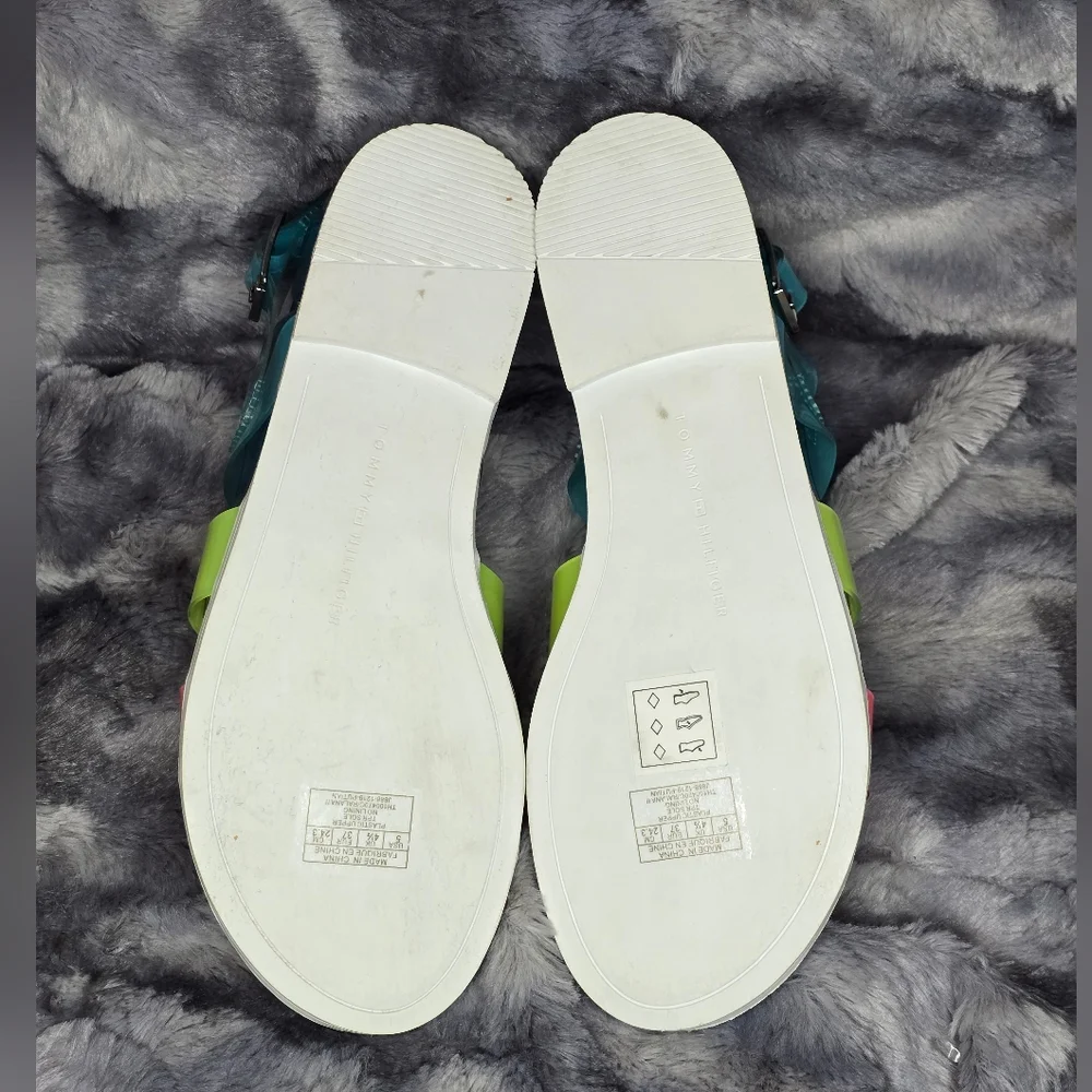 NWOT Tommy Hilfiger Girl's Kids' Ralana II Flat Sandal Size 5‎
